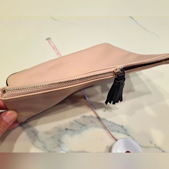 Kate Spade Leather Clutch Black Tassel On ZIPPER Multi Purpose Case - Picture 6 of 8